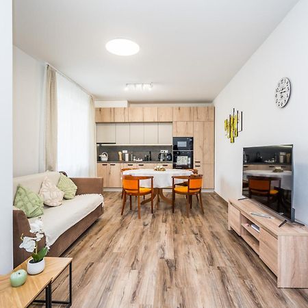 Perla Hradce 103 Apartment Hradec Kralove Bagian luar foto
