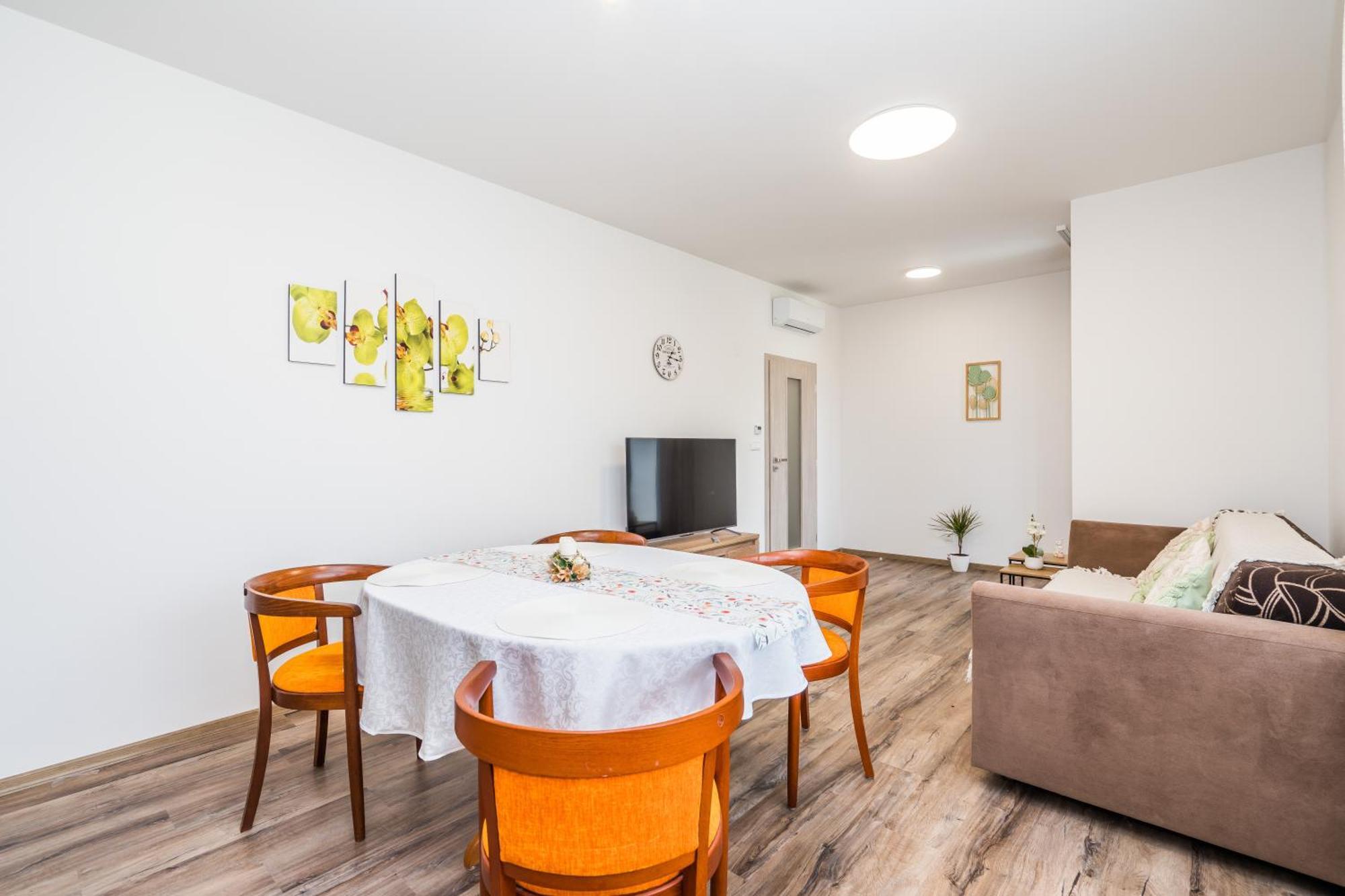 Perla Hradce 103 Apartment Hradec Kralove Bagian luar foto